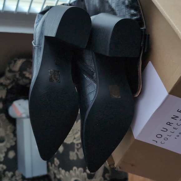 Brand New Journee Collection Wide Calf Therese boot in black - Picture 6 of 7